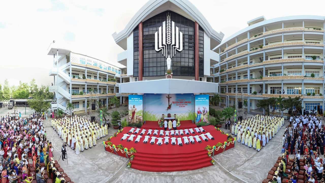 Thánh lễ truyền chức Linh Mục giáo phận Nha Trang