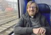 Linh mục Olaf rao giảng Phúc Âm trên toa xe lửa