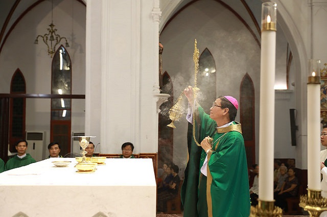 Đức Tân Giám mục Thanh Hóa viếng thăm Đức Hồng Y và chủ sự Thánh lễ tạ ơn tại Nhà thờ Chính Tòa Hà Nội