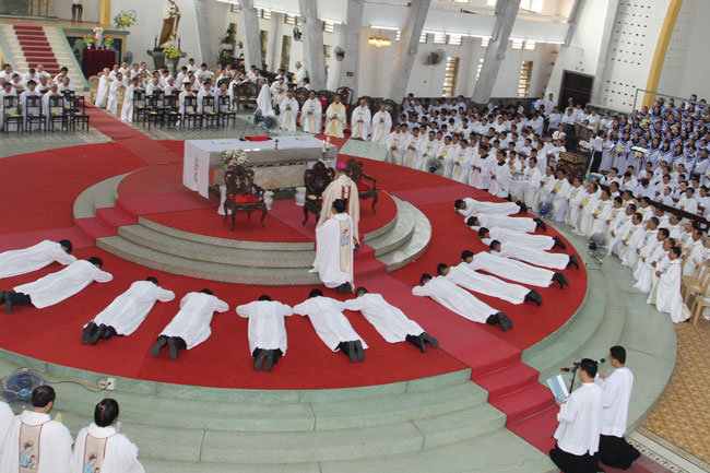 Thánh Lễ Truyền Chức Phó Tế tại TGP Huế 2019