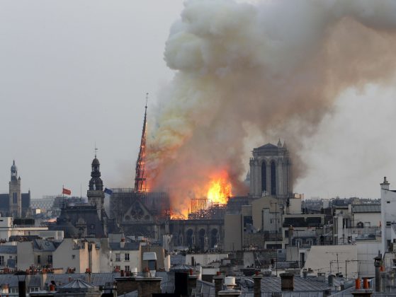Nhà thờ Đức Bà Paris bị cháy