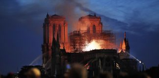 Nhà thờ Đức Bà Paris chìm trong biển lửa, nước Pháp chấn động