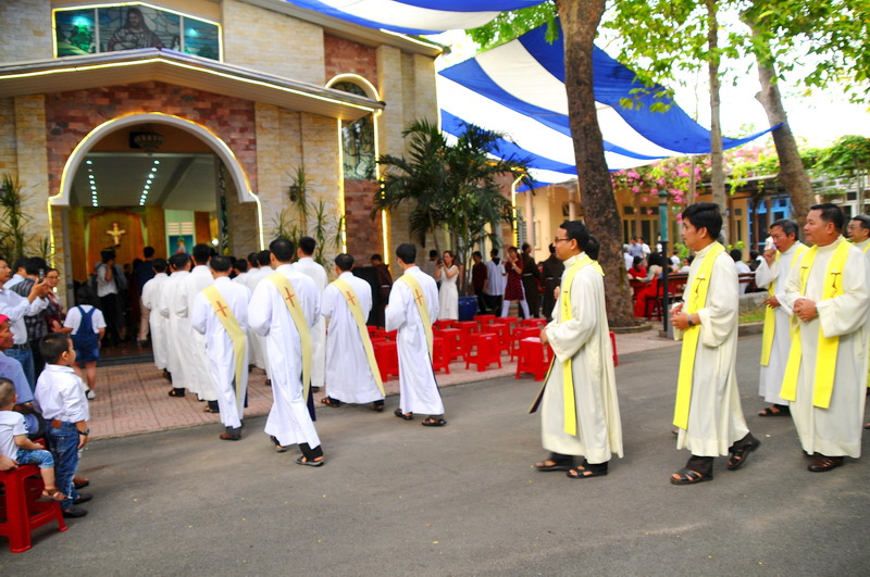 Lễ Truyền Chức phó tế và linh mục tại Học viện Phanxicô Thủ Đức